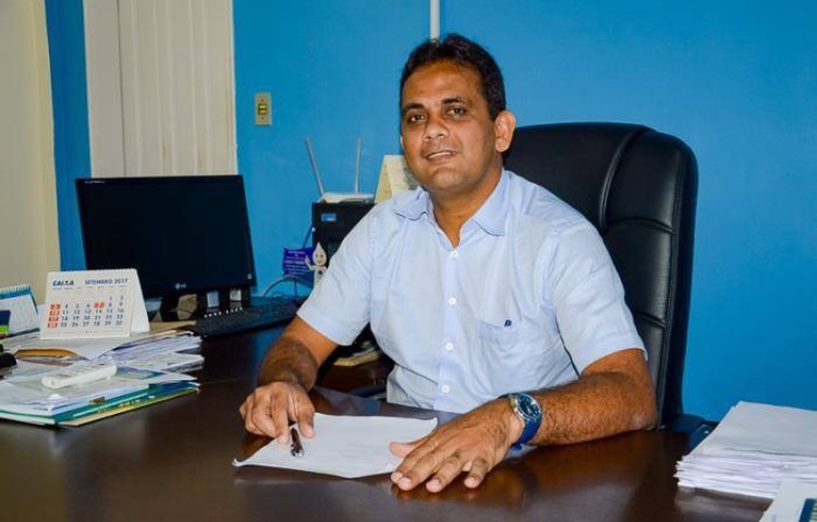 Vereador Romário Tavares assume prefeitura de Cruzeiro do Sul