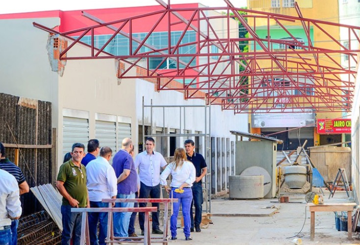 Prefeito Marcus Alexandre vistoria obra de reforma do Mercado do Bosque
