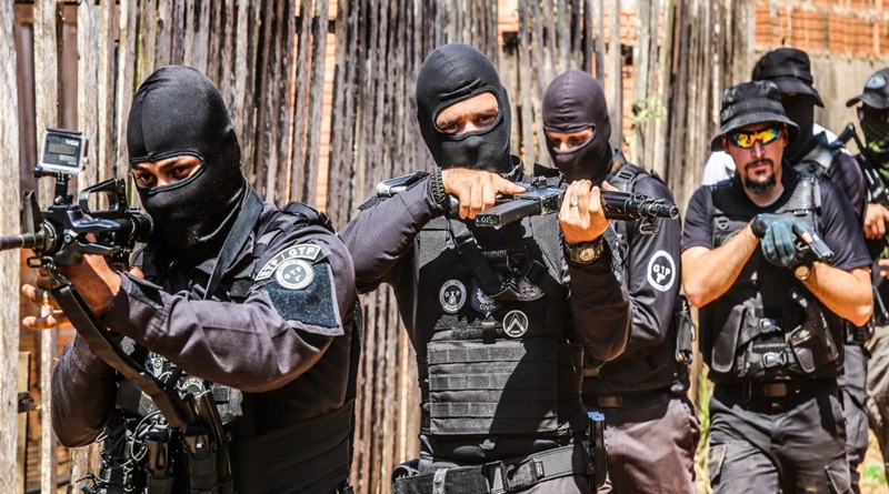 Polícias deflagram ação simultânea em combate ao crime organizado e prendem cerca de 34 pessoas