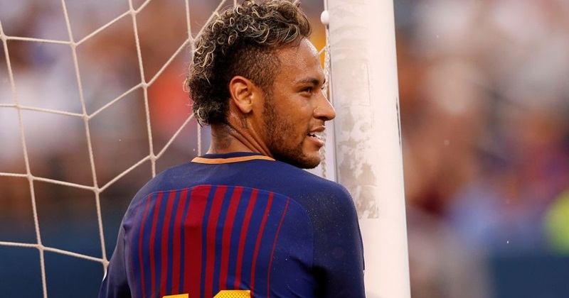 Neymar se despede do elenco do Barcelona e anuncia saída