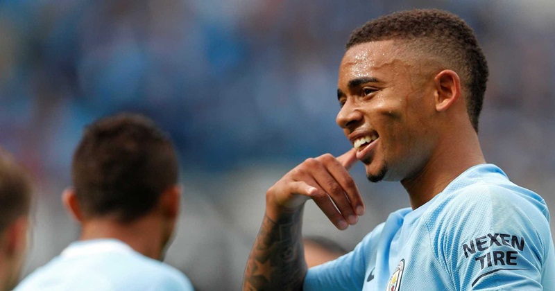 Gabriel Jesus marca duas vezes e Manchester City goleia Liverpool