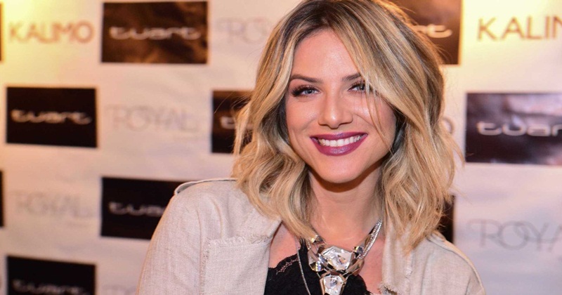 Fora da Globo, Gi Ewbank critica limitações na emissora: ‘Era podada’