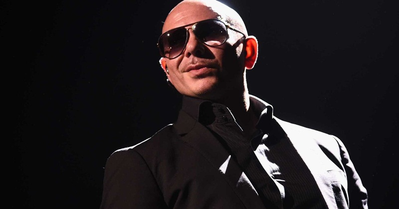 Pitbull envia jato privado para ajudar vítimas de furacão