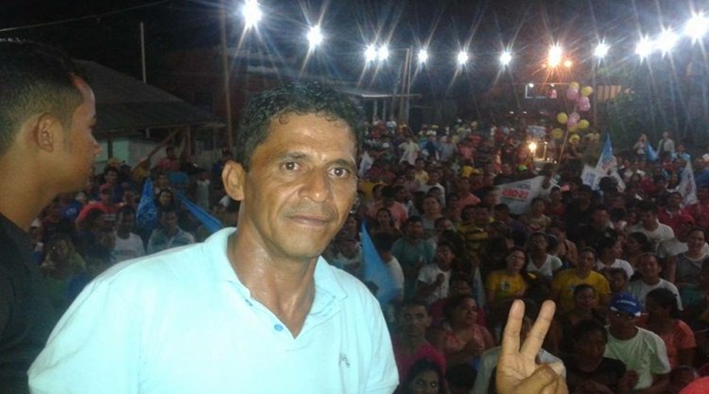 Mau exemplo! Sem habilitação, Vereador, que dirigia carro não emplacando, cai em blitz e tem veículo apreendido