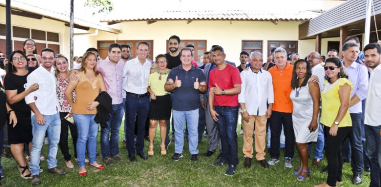 Tião Viana assina ordem de serviço para finalização das obras do Huerb