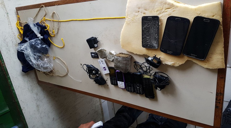 Celulares e drogas são jogados para dentro de presídio em Cruzeiro do Sul