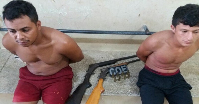 Policia militar prende dois homens com armas de fogo