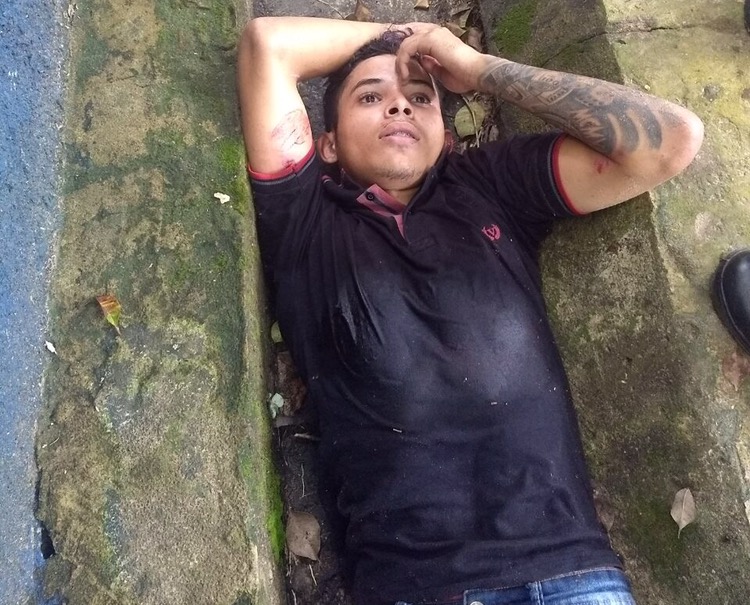 Bandidos são alvejados durante perseguição, veja o vídeo