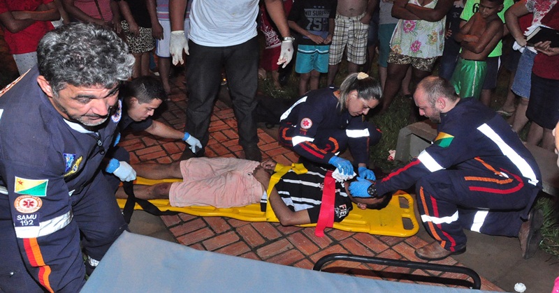 Caminhando, homem é atingido com tiro na testa
