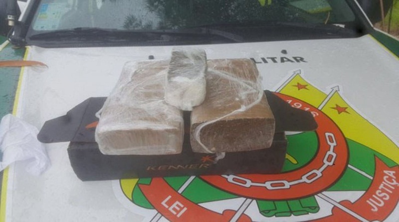 Menor é apreendida na BR 364 com mais de 2 quilos de maconha