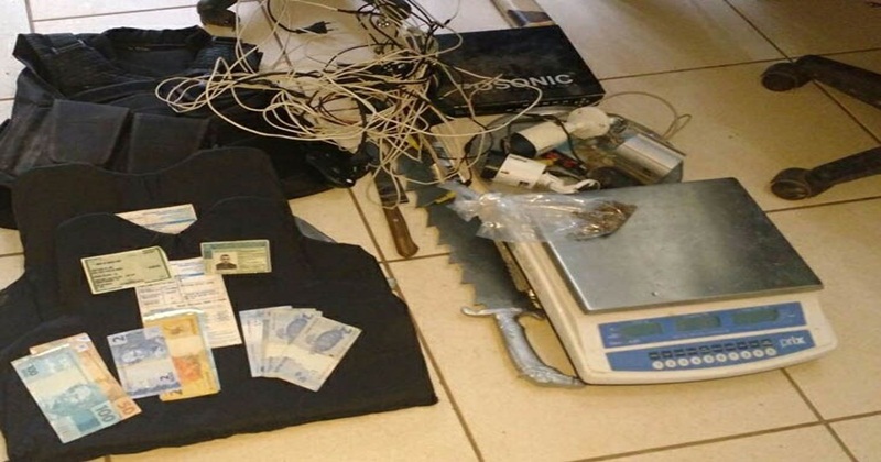 PM prende grupo com entorpecentes e munições