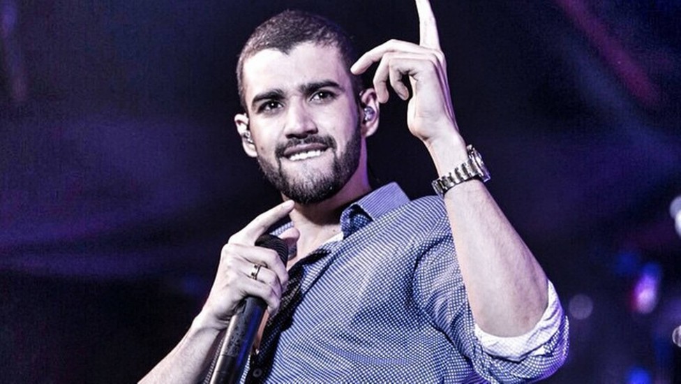 Gusttavo Lima publica vídeo com fuzil e declara apoio a Bolsonaro