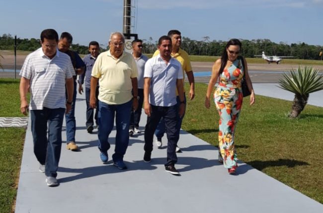 Ao lado do Prefeito Ordean, Amazonino Mendes visita o município de Guajará