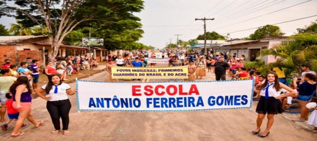 Vila Santa Rosa comemora 24 anos com Desfile Cívico Militar e Show Cultural
