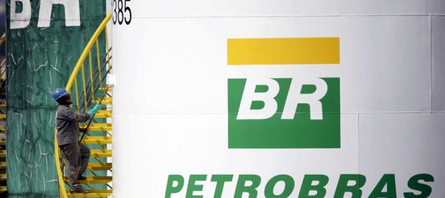 Preço da gasolina nas refinarias da Petrobras sobe 1,02%