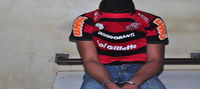 Polícia Militar prende homem com motocicleta furtada