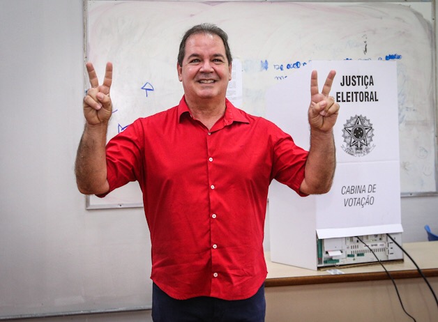 Após votação, Tião Viana faz defesa da democracia