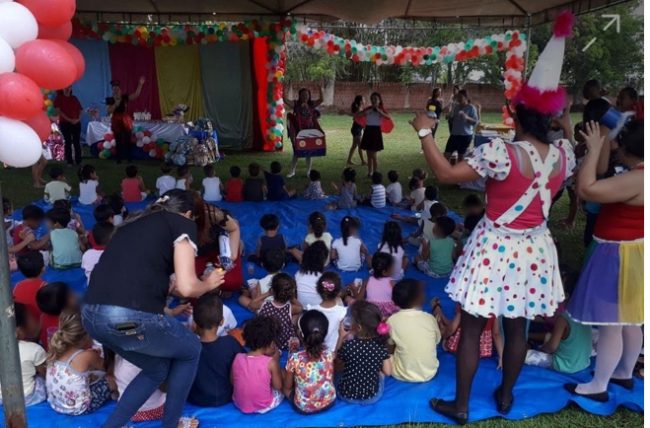 Com apoio de instituições, grupo de mulheres comemora o Dia das Crianças em educandário em Cruzeiro do Sul