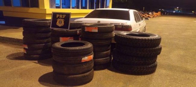 PRF apreende veículo contrabandeando pneus