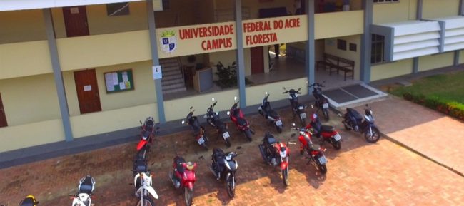 Curso de letras comemora nota 3 no Enade em Cruzeiro do Sul