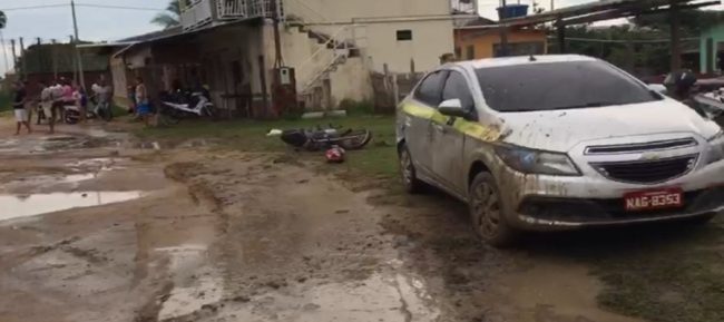 Vídeo: Homem perde controle de caminhonete e causa acidente na AC-405