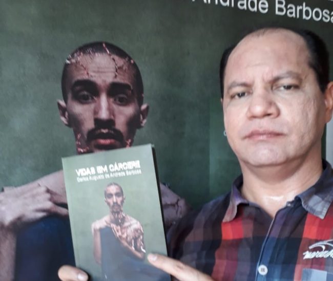 Professor lança livro ‘Vidas em Cárcere’ após ouvir relatos de 23 detentos em presídio no Acre