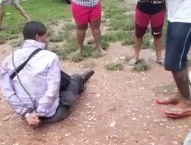 Veja o vídeo: Homem que se diz pastor é linchado por populares após suposta tentativa de estupro