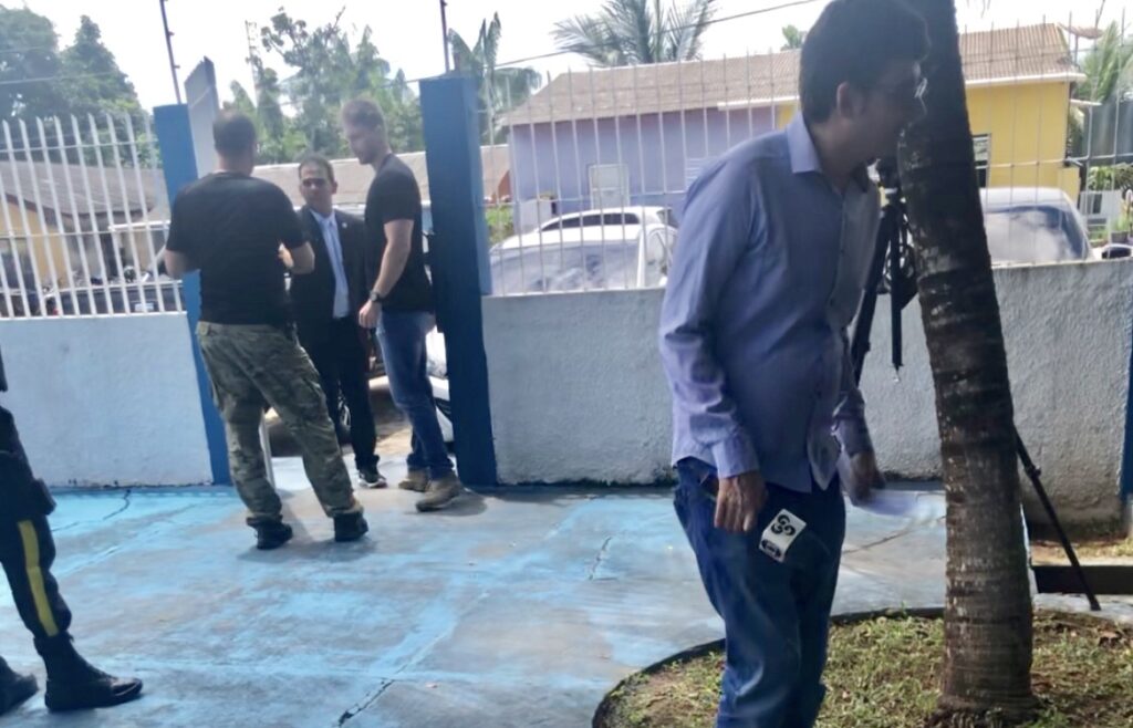 Vereador Romário Tavares é barrado na Delegacia da Polícia Federal