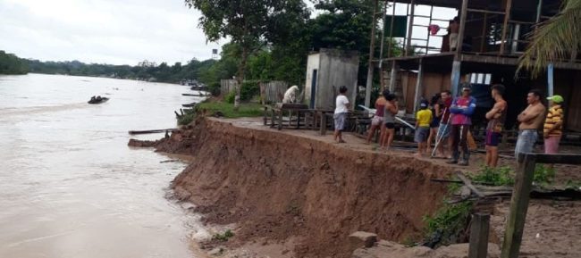Vazante do rio Juruá está causando desbarrancamento