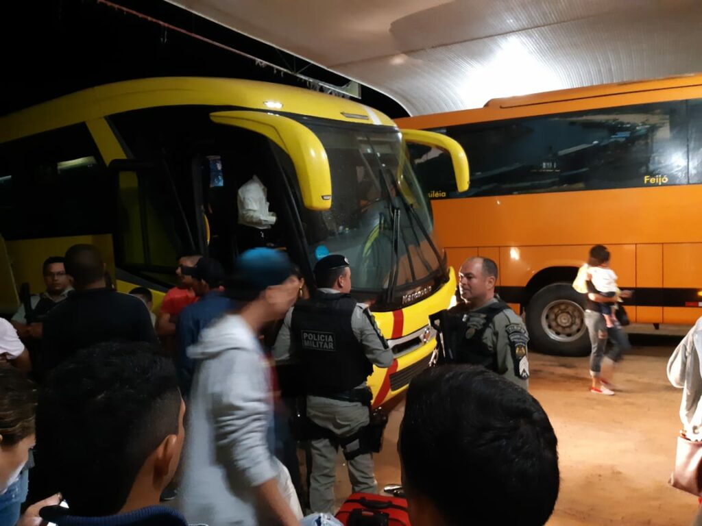 Violência no Acre: bandidos ameaçam e assaltam passageiros de ônibus entre Tarauacá e Cruzeiro