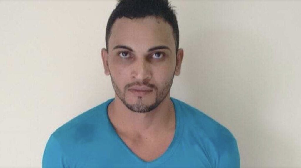 Suspeito de matar a mãe e vizinha fala em ‘mensagem divina’ para cometer crimes, diz polícia