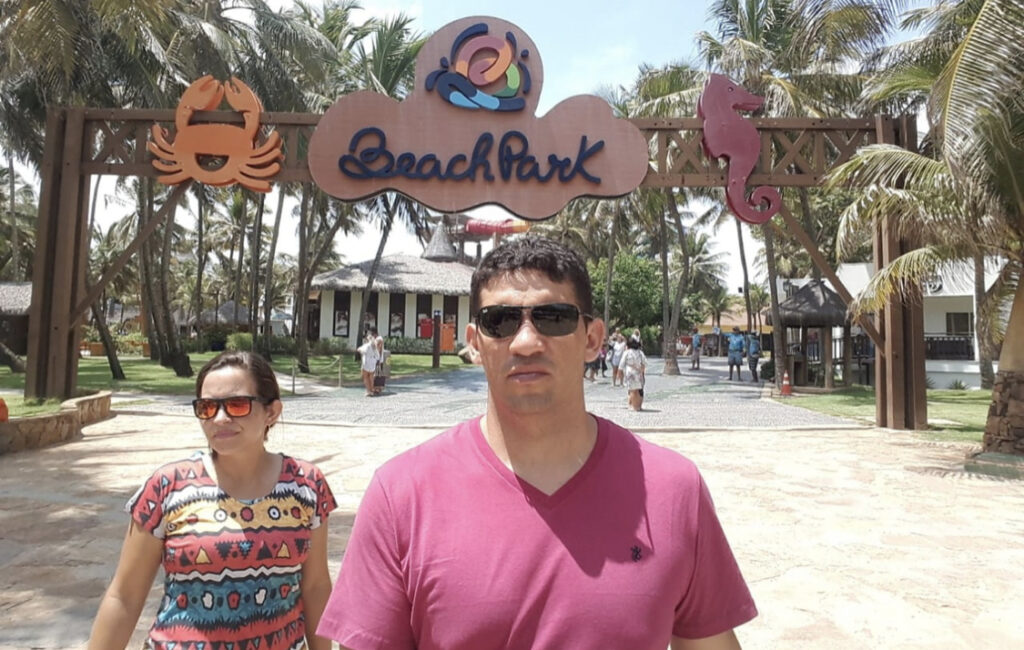 Casal do AC é indenizado após parque aquático do CE não cancelar pacote de hospedagem