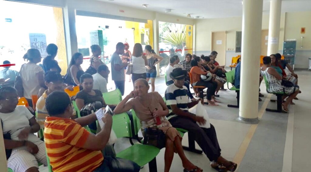 População reclama da demora no atendimento do Hospital do Juruá