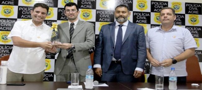 “Vamos devolver a paz às famílias acreanas”, diz Gladson Cameli em encontro com policiais civis