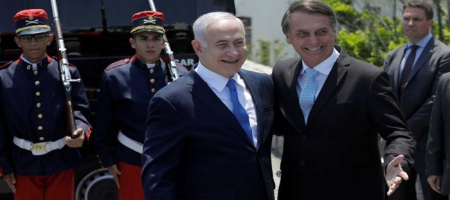 Investigado por corrupção, Netanyahu é condecorado por Bolsonaro