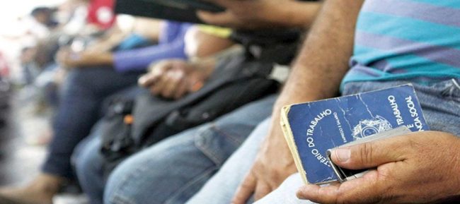 Desemprego fica em 11,6% em dezembro, 12,2 mi de desocupados