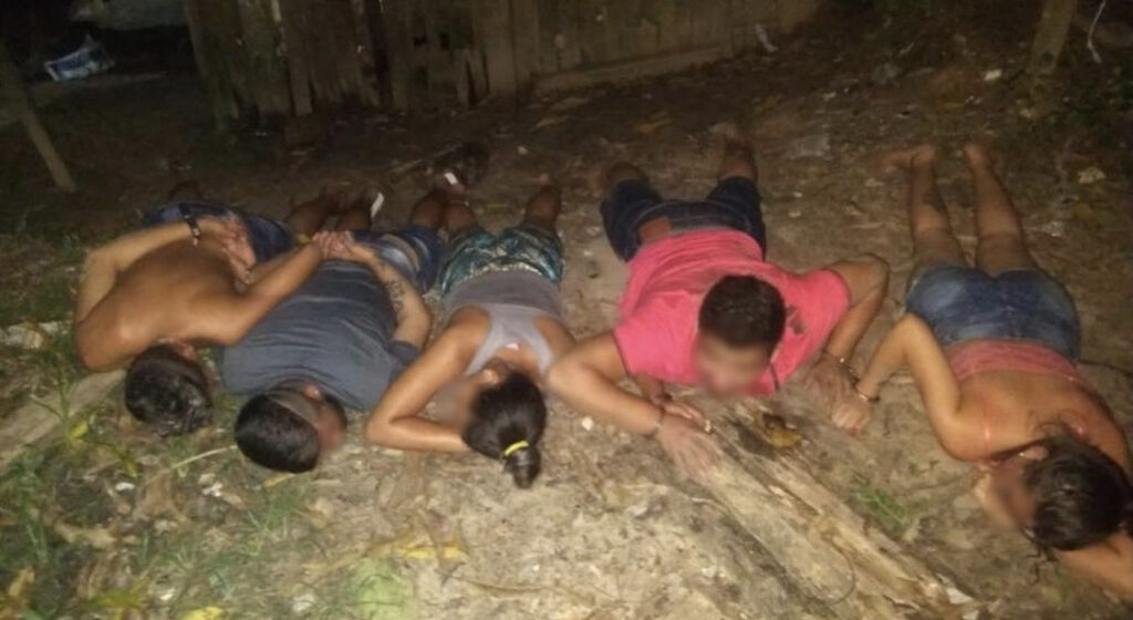 Em Feijó, homem é morto a facadas e polícia prende três e apreende quatro suspeitos