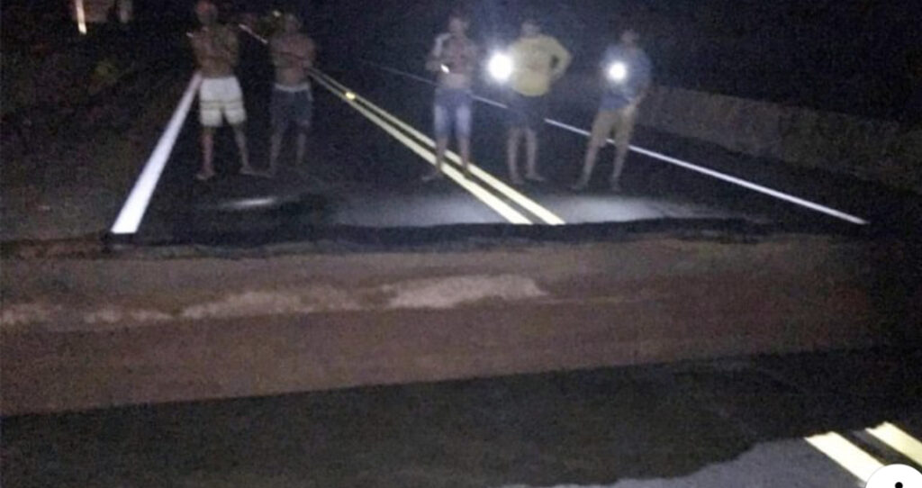 Trecho da BR-364 cede e rodovia é interditada totalmente; Acre está isolado via terrestre