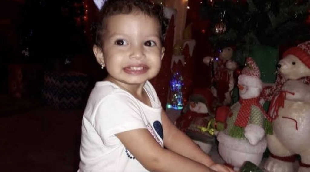 Após ‘vaquinha na internet’, acreana que tem dificuldades para comer viaja para fazer cirurgia em Recife