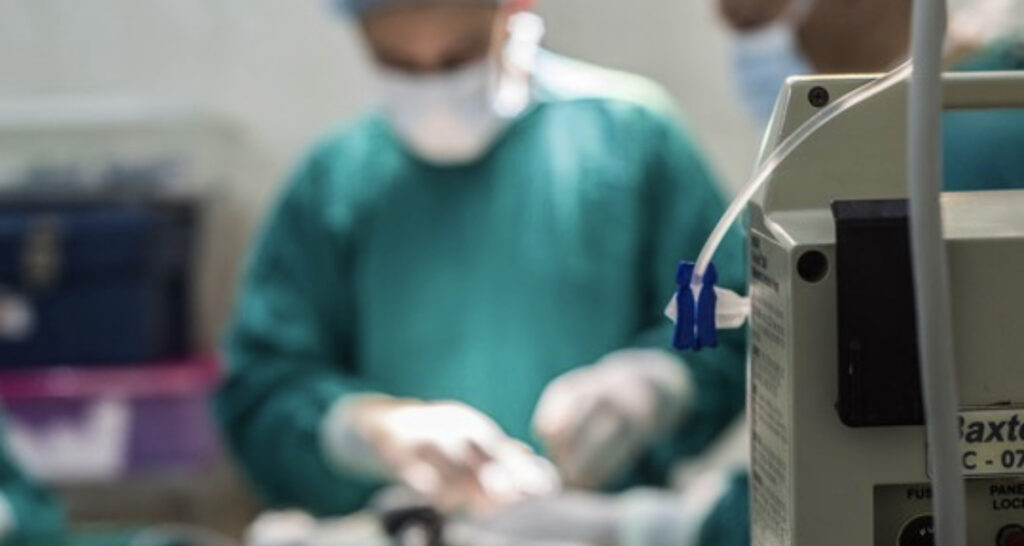 Mulher ganha R$ 18 mil na Justiça do AC após médico esquecer gaze no estômago dela