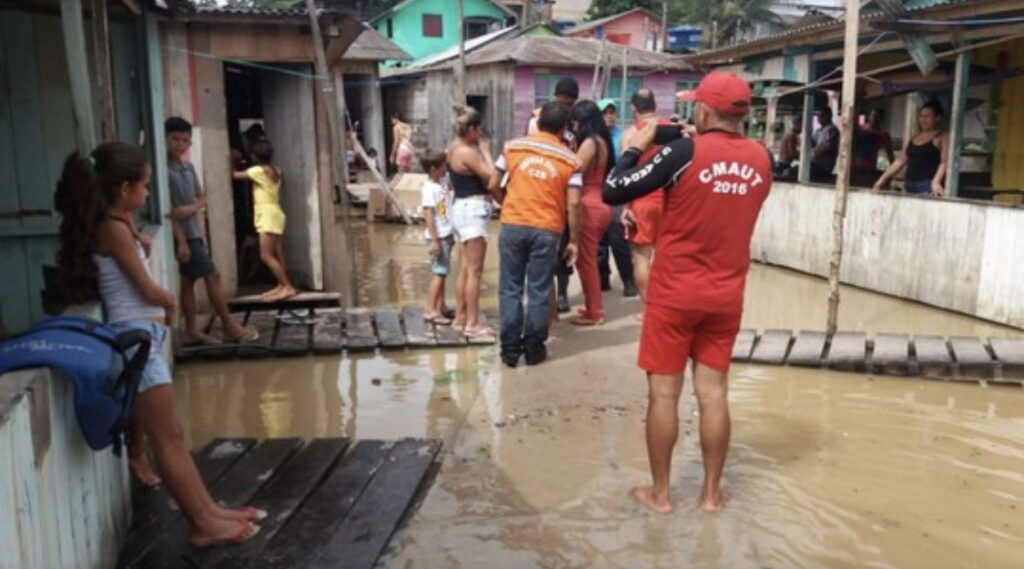 Com reforço da FAB e Exército, Defesa Civil dá suporte a atingidos pela cheia no Juruá