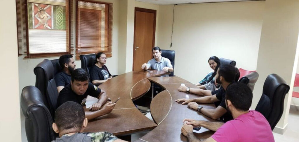 Acampados na Aleac, aprovados nos concursos da PM e PC são recebidos por Roberto Duarte, que se coloca à disposição