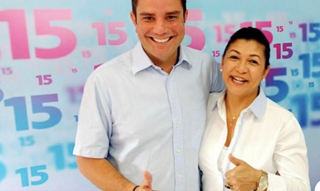 Sinhasique sente pressão em ser secretária e desabafa: “Vontade é de chorar”