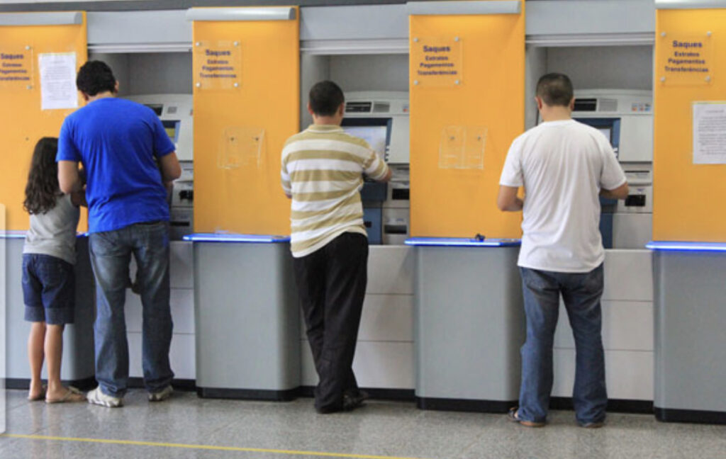 Correntistas de outros bancos podem pagar taxas do Detran no caixa eletrônico do Banco do Brasil