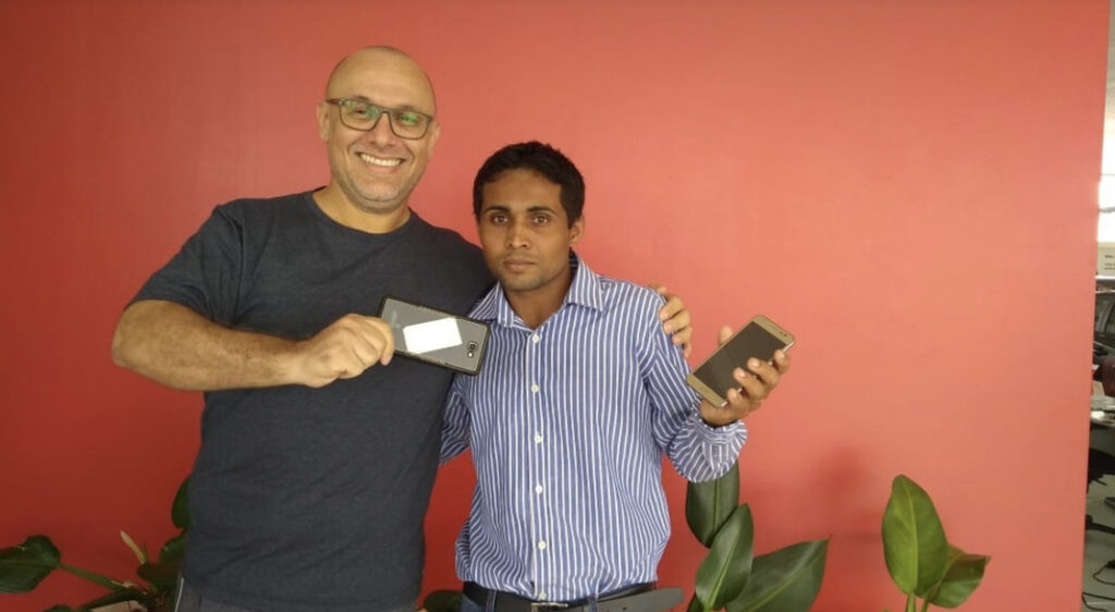 Sem trabalho, pintor sai de casa para entregar currículo, acha celular na rua e devolve ao dono no AC