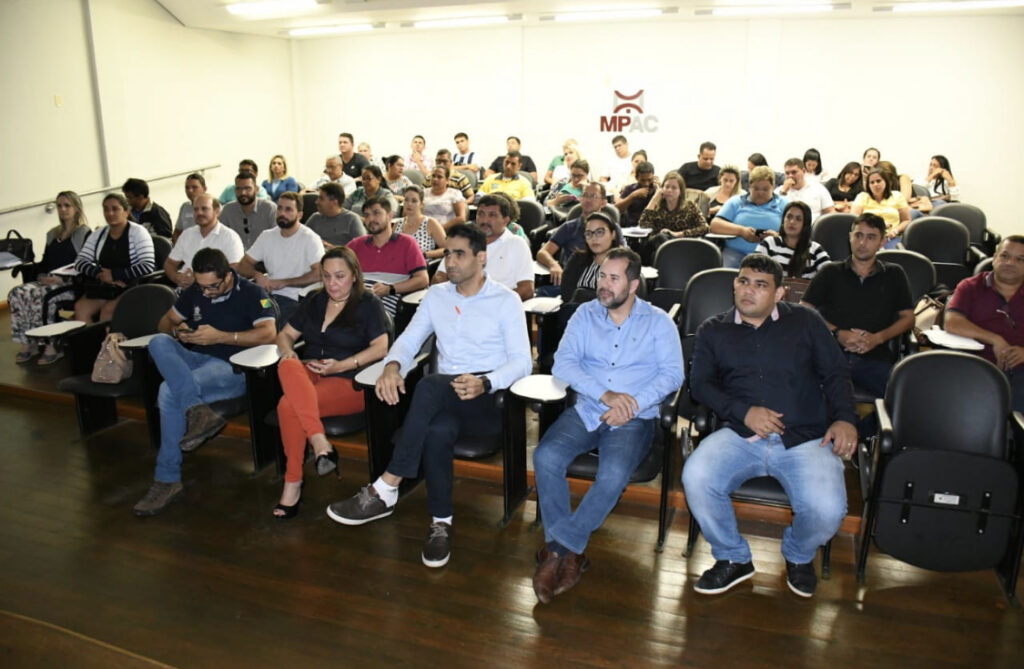 Prefeitura de Cruzeiro do Sul promove qualificação para secretários e gestores