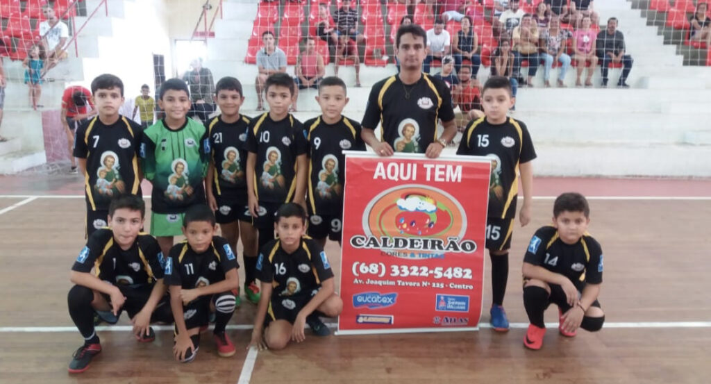 Liga Cruzeirense de futsal com parceria do Caldeirão Cores e Tintas, realiza campeonato infantil sub-11