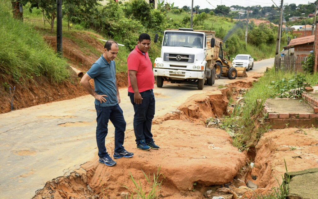 Zequinha Lima acompanha serviços de recuperação da estrada de acesso ao Centrinho, Jardim Santa Helena e Conjunto Primavera