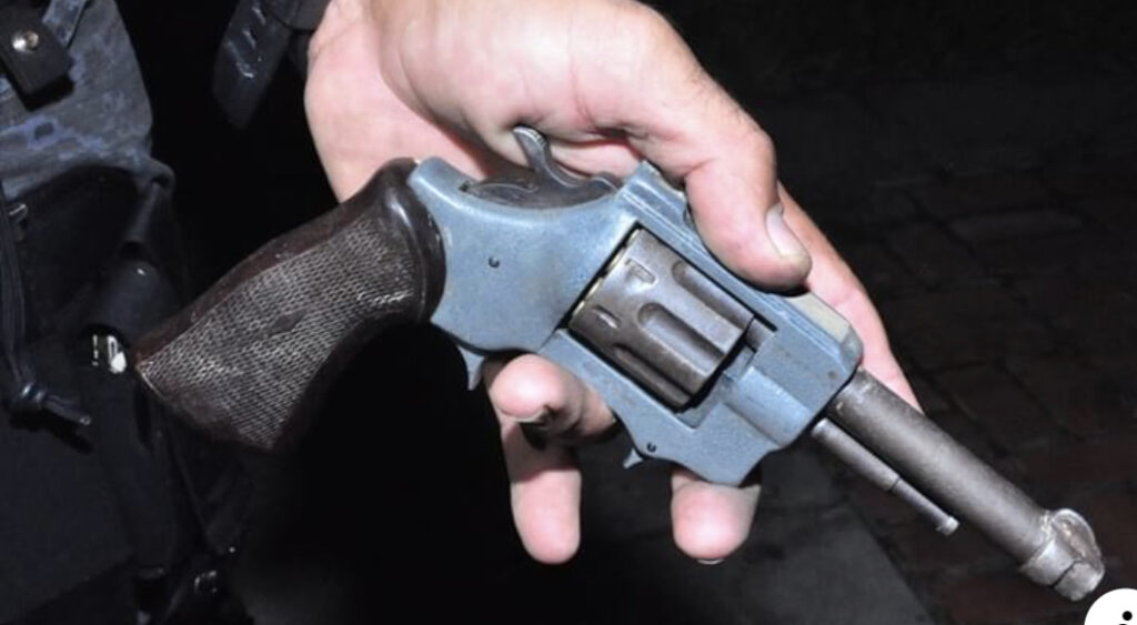 Criminosos armados amarram motorista de Uber em porta-mala enquanto fazem roubos em Rio Branco