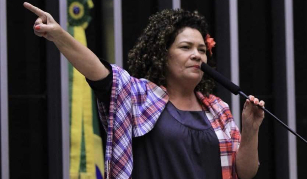 Revalida duas vezes por ano e com resultado em até seis meses